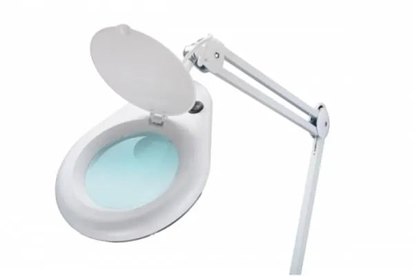 Magnifying lamps